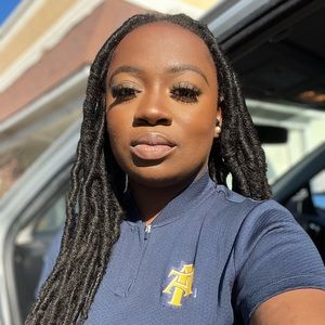 Meet your Posher, Mia